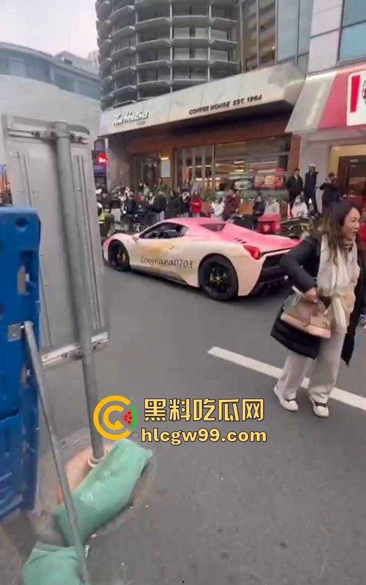 珠海冲撞行人案再现?抖音网红【周艺zoyenana】在上海吴江路危险驾驶,别以为驾驶法拉利就不用遵循法律了-14