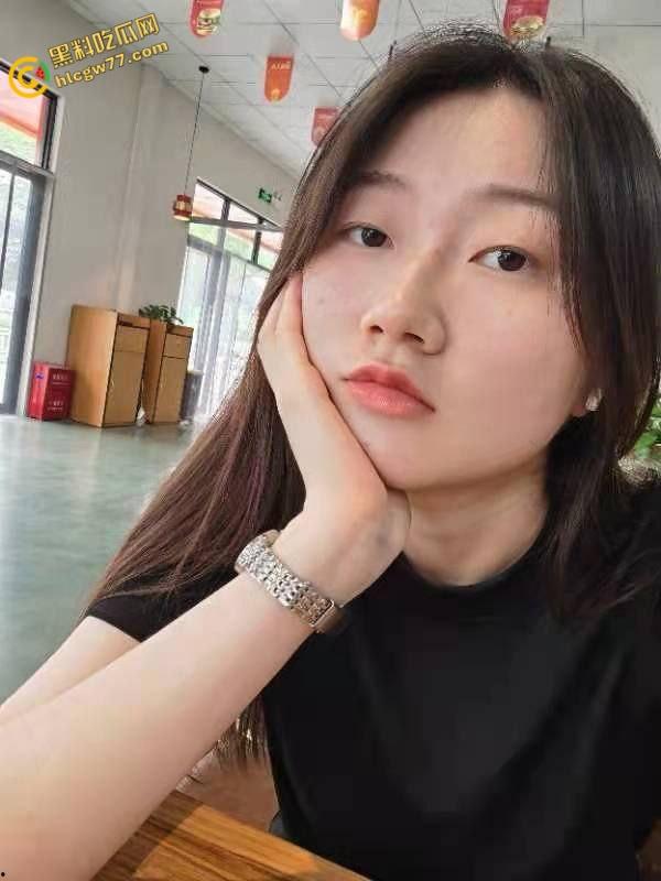 曲阜师大【孙雅欣】,被狂操高潮喷水,回宿舍又自慰湿透床单,真是个骚母狗!-4