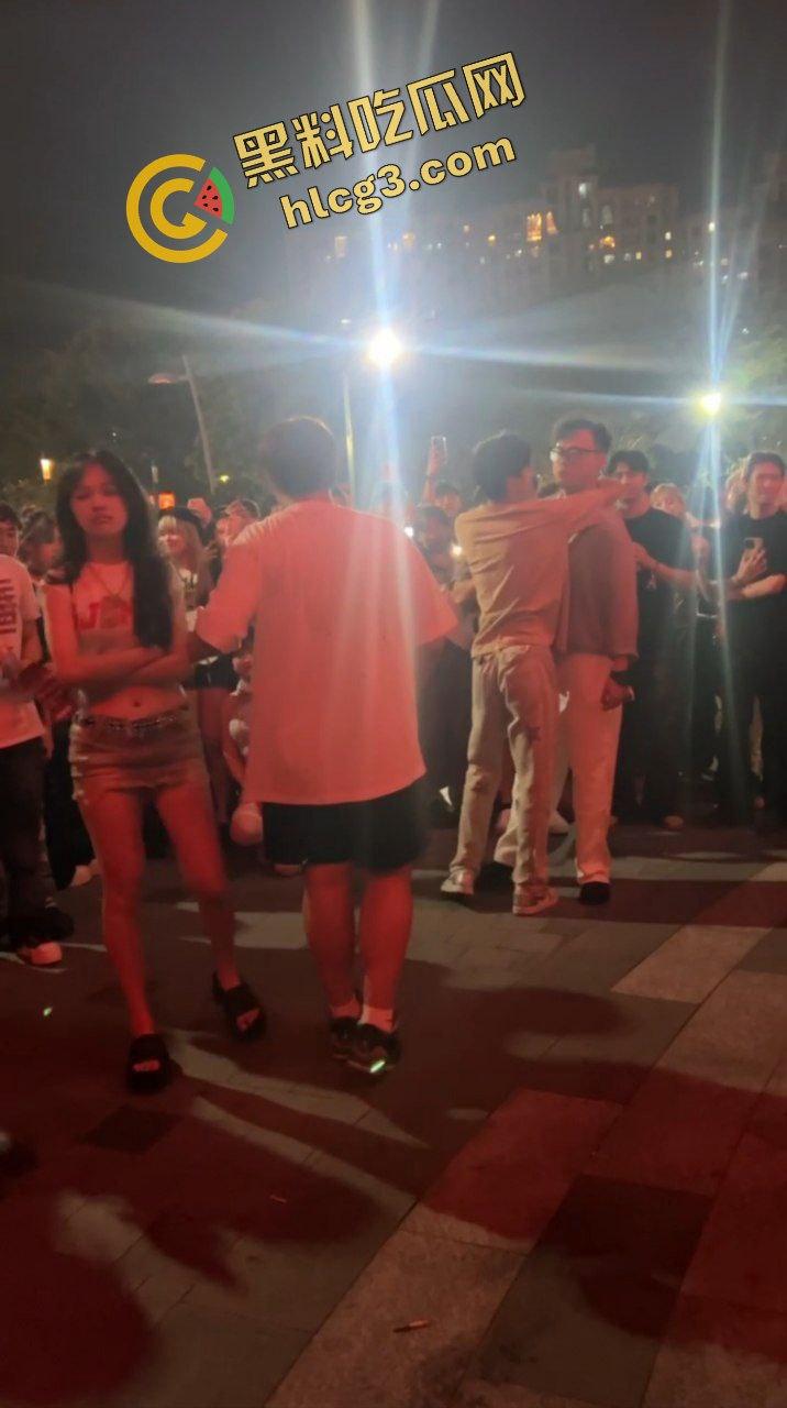 炸裂抓奸事件!厦门福馆李晓彤与男小三被当场捉奸 爆出金句 “她给我舔屌吞精时,你还在哪里打飞机” 气疯后踢打女人-9