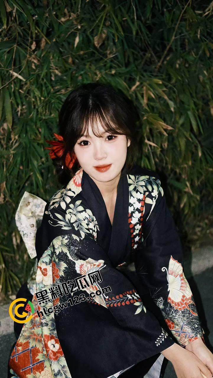 你相信光吗？郑州小婊深夜执行主人的羞耻任务，透明薄睡衣漏点出门，全程走光还舔着嘴说我好兴奋！