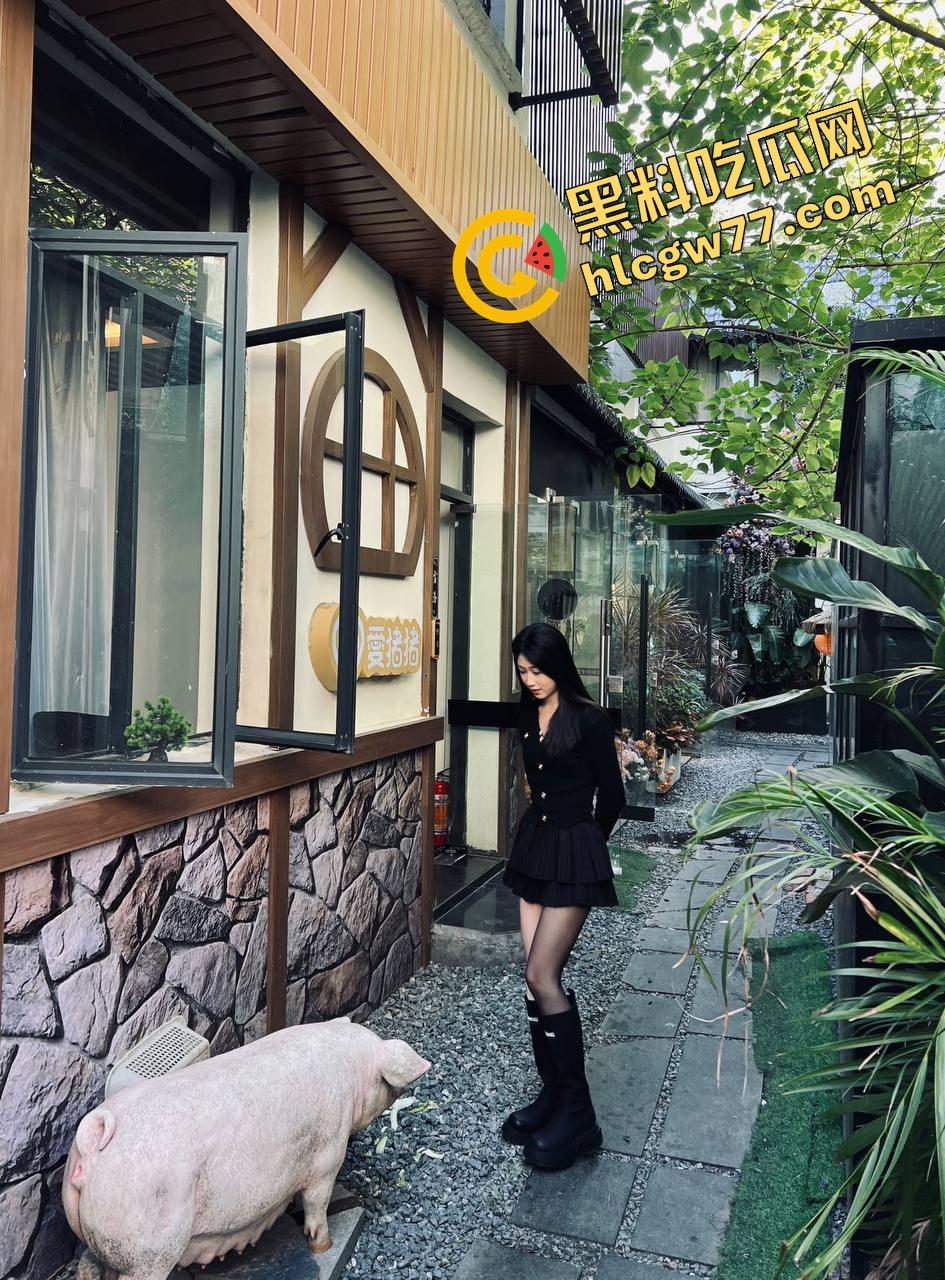 潮州小骚精读深科大,清纯外表骗倒全校,酒店娇喘被操红脸尖叫,男友有钱想怎么玩就怎么玩!-2