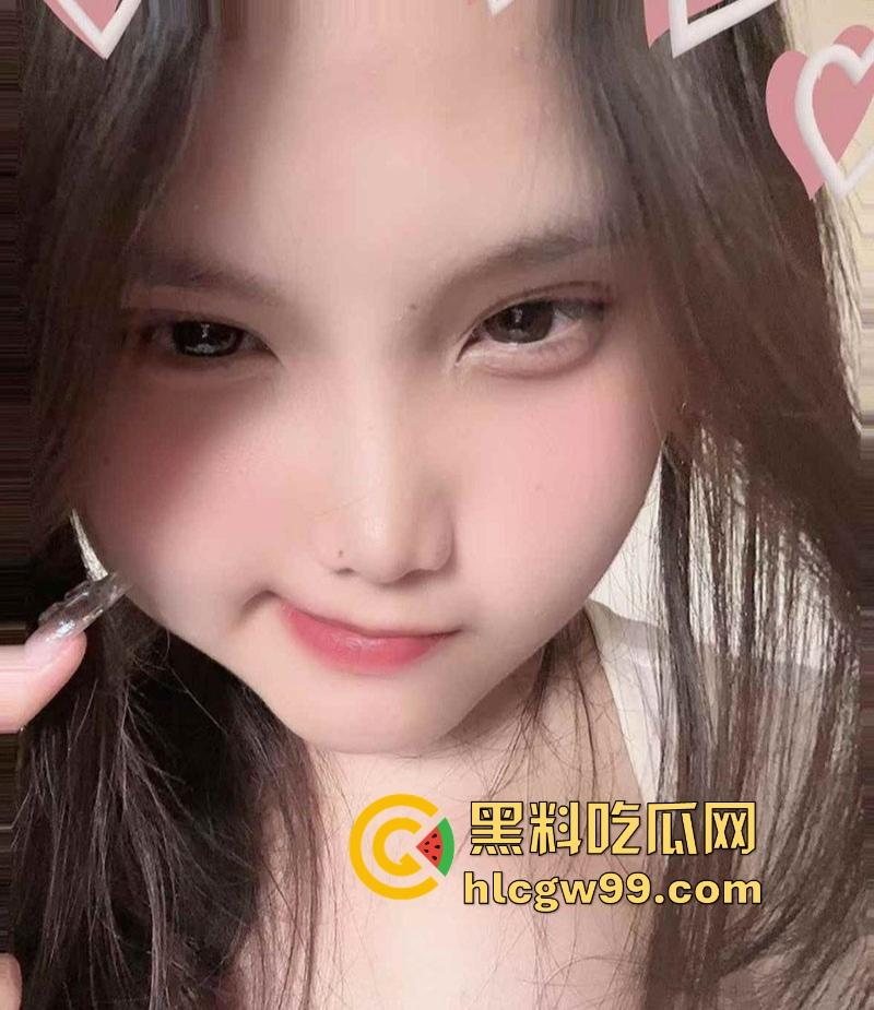 四川【胡冰冰】谈恋爱期间开双号发裸照抠逼裸聊来骗钱,七百块浪费个炮架子,多操几遍再走啊,就当吃了快餐不亏!-12