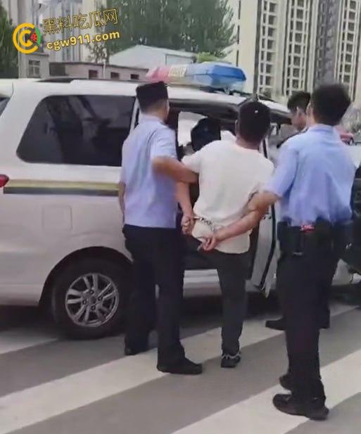 海南小仙女远嫁河南，遭家暴男拿刀砍，抖音曝光血腥婚姻噩梦，离婚前被虐到鼻青脸肿，报警求生！-7