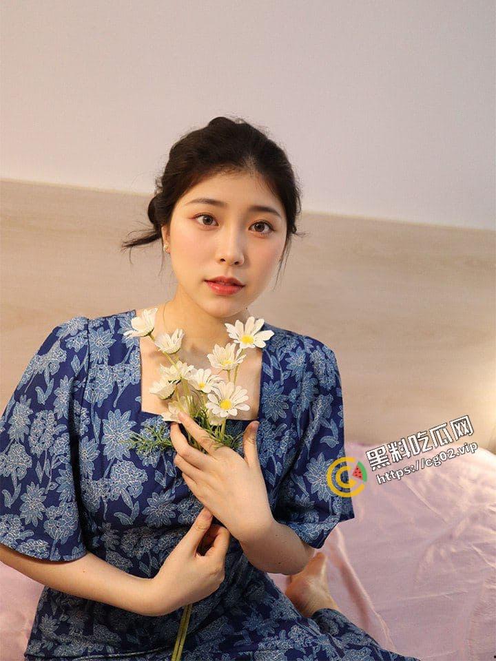 渣男曝光 反差极品女友 秦嘉倪 肥臀美鲍白虎 连体黑丝被男友抱腿猛操 长枪直入 眼镜母狗淫叫不断 这大肉屁股后入的视觉冲击-3