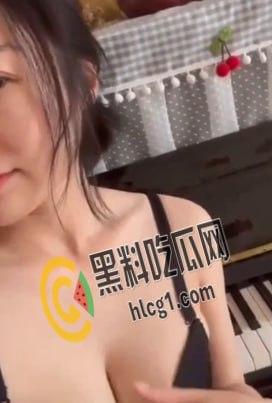 抖音极品人妻 辣妈在这里 献身榜一大哥 拍大尺度黑丝自慰福利视频 极致身材彰显万般风骚!-7