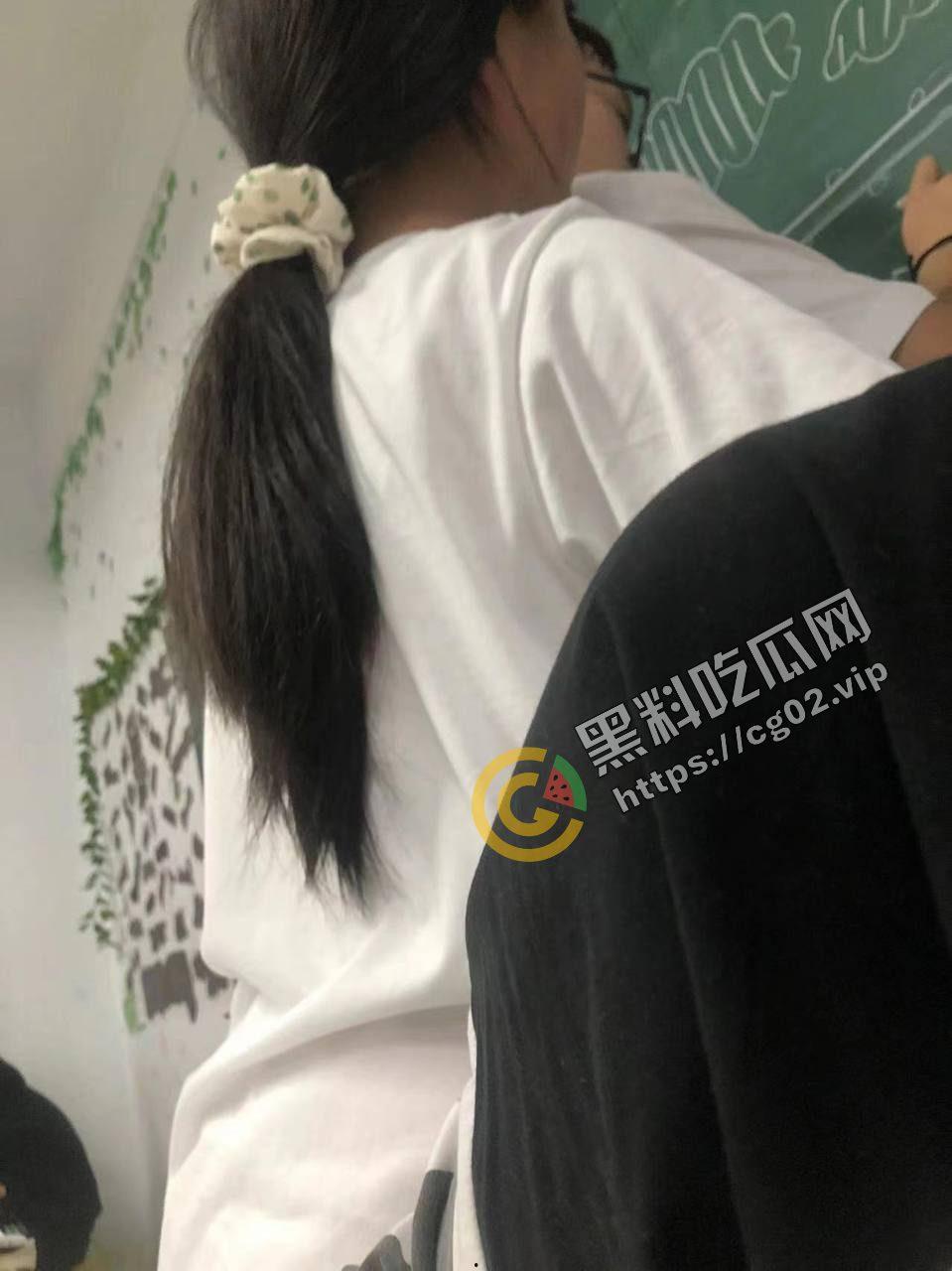 狗男女!教室当着这么多人竟然干起来了?!-7