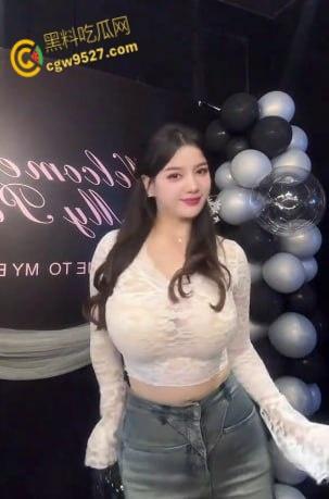 抖音网红【赫本】,和金主金主一对一裸聊,疯狂抚摸傲人巨乳,活像渴望鸡巴的母狗 !-3