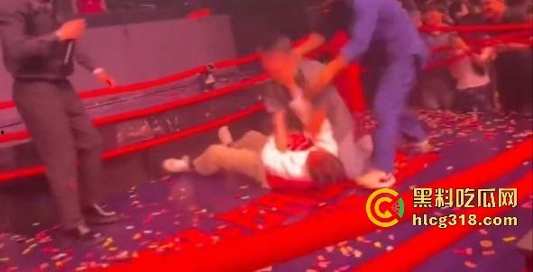 马保国酒吧商演假戏真做险被揍出鼻血！幸好主持人救场，不然闪电五连鞭要失传了！-5