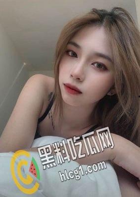 台湾身材火辣的漂亮妹子 为男友录制的大尺度露脸掰穴揉奶自拍视频竟被前男友出售!-2