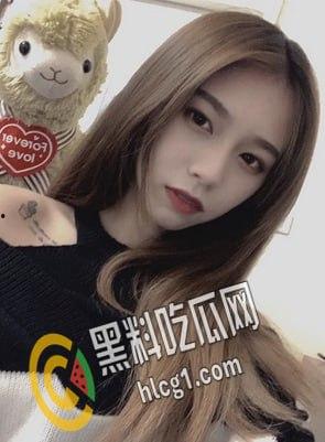 台湾身材火辣的漂亮妹子 为男友录制的大尺度露脸掰穴揉奶自拍视频竟被前男友出售!-3