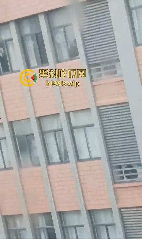 宁波三中小情侣教室帘后偷情!男友午休抓紧时间快枪上阵,被对面拍个正着!-3