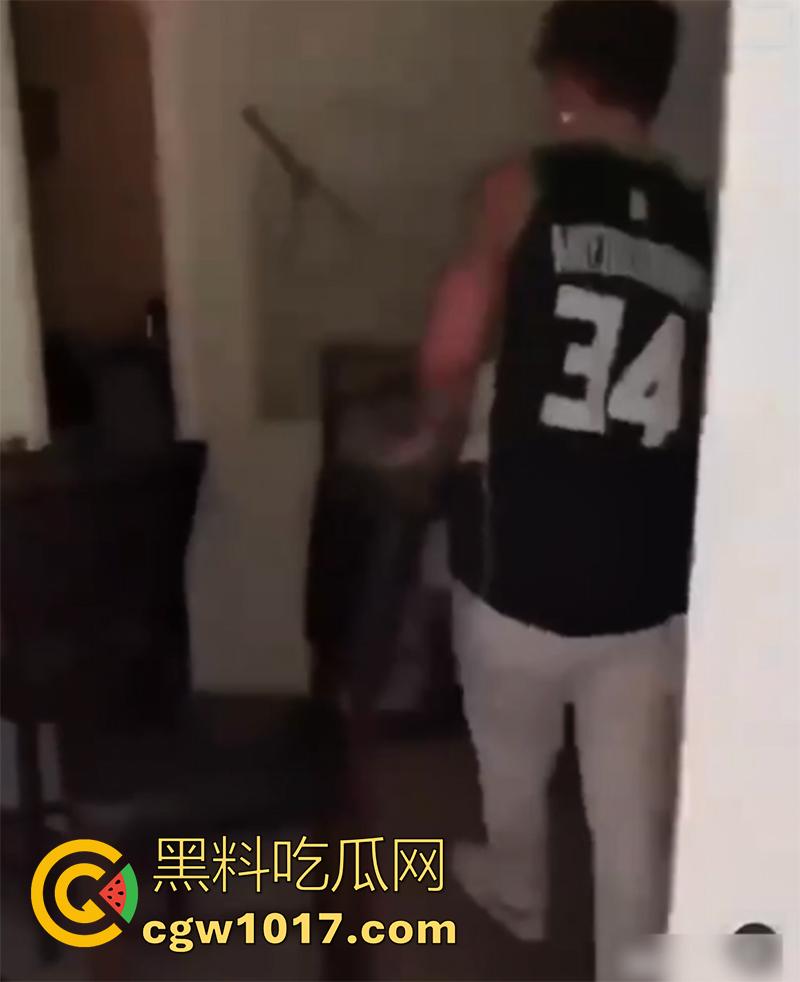 最屌捉奸时刻,都挨拳头了还没拔出来,全程对峙鸡巴一直在逼里,这是还打算继续么?不射出来誓不罢休啊!-1