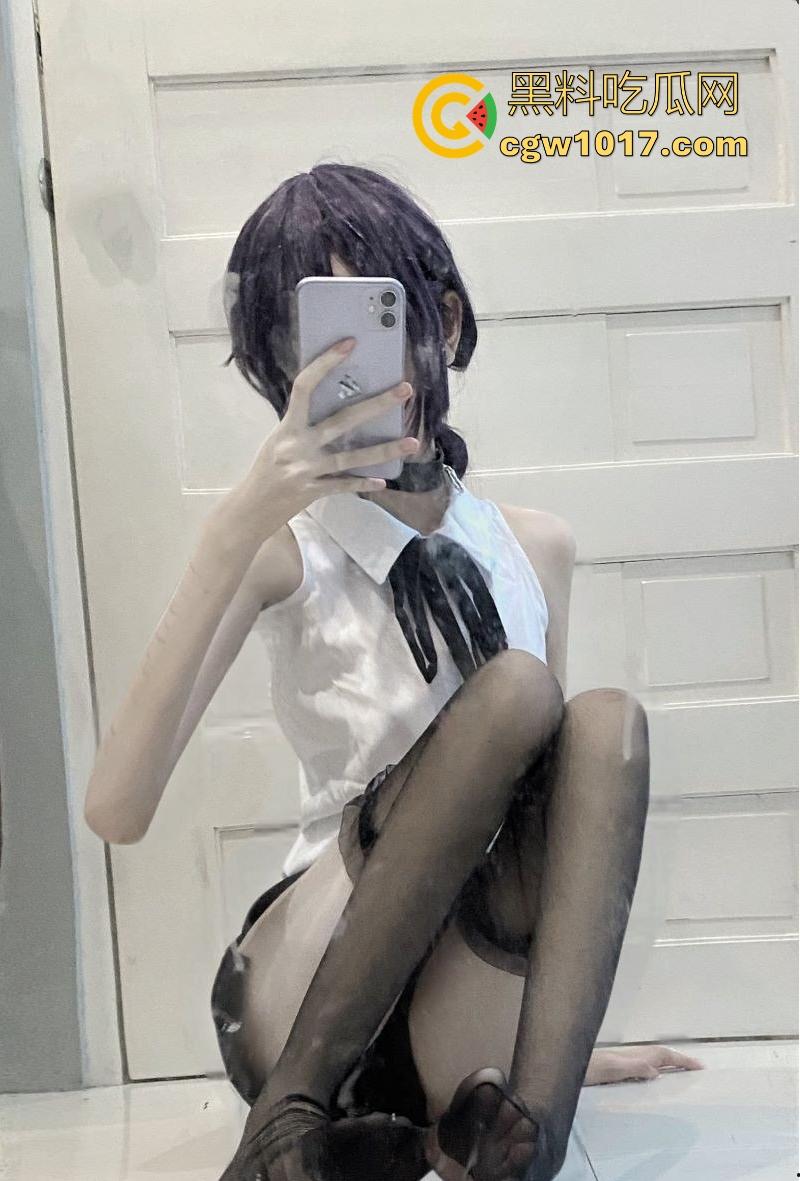 外网极品萝莉福利姬【凄】cos园丁蓝闺惊梦，极品白虎嫩逼插假鸡巴，反差到肾虚！-3