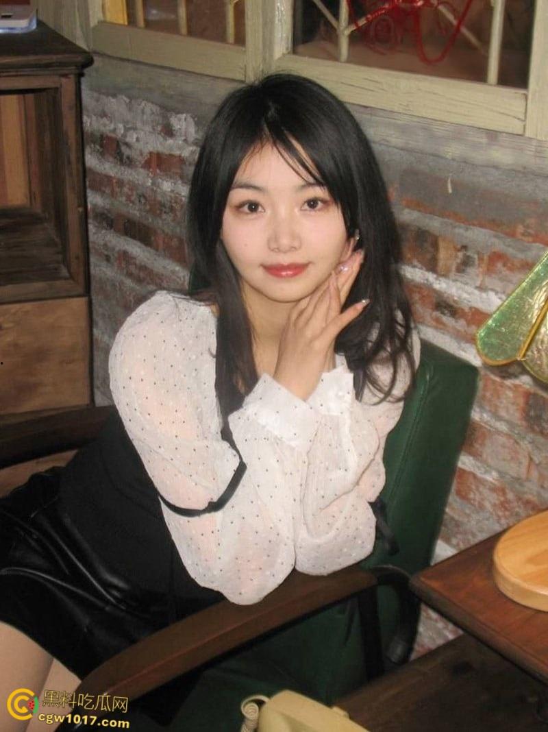 广东大一学生妹【丁雨婷】下海卖淫，为还贷被金主肆意玩弄，娇小身材被多体位猛怼骚穴，高潮尖叫！-2