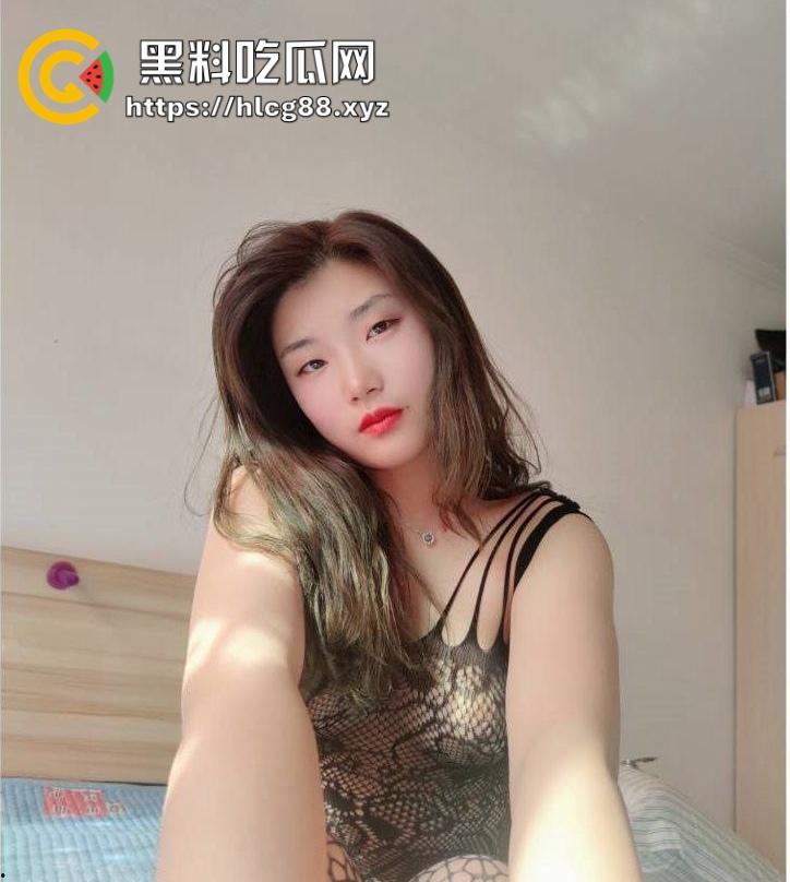 海南文艺气质学生【许琳琳】分手渣男狠泄私愤,渔网连体袜内射片子满网乱窜,浪货情趣花活玩得炉火纯青!-1