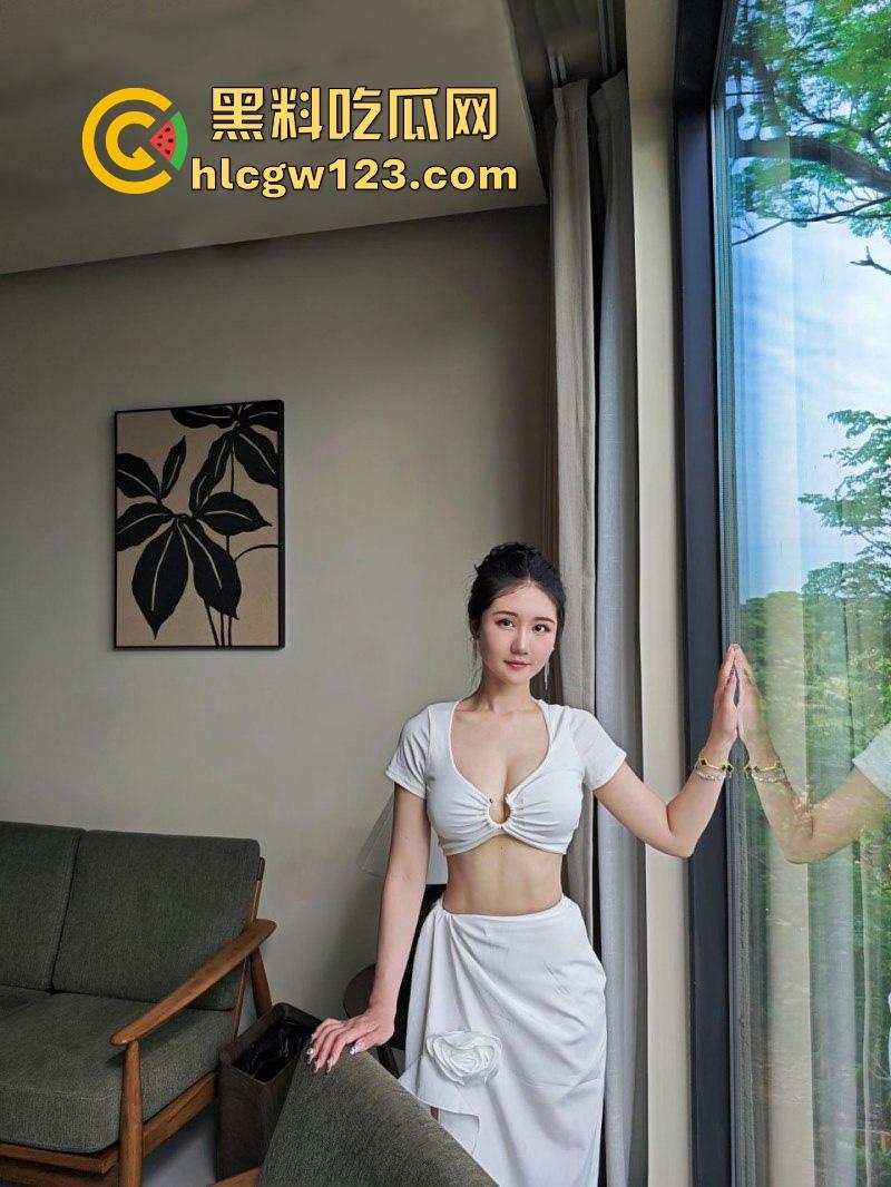 乱伦大神 我的长腿嫂子丝袜控 趁家里没人与嫂子翻云覆雨 情趣装肛交 爽到嫂子直呼要被撑爆！-1