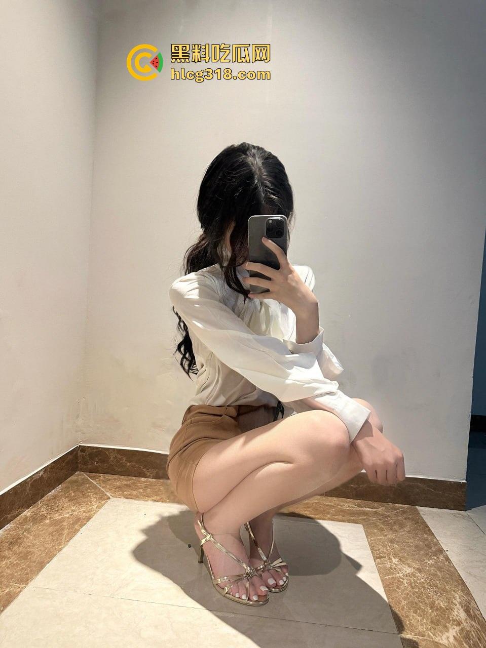 清纯嫩妹与男友在酒店走廊释放欲望,翘臀被猛烈进攻,都不敢放声大叫，玩得真大刺激感拉满!-2