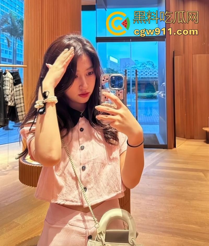 哈尔滨淫荡骚妻,被绿帽癖老公献给好兄弟,身穿黑丝女仆装被无情打桩,淫声徘徊,肥嫩鲍鱼汁水横流!-1