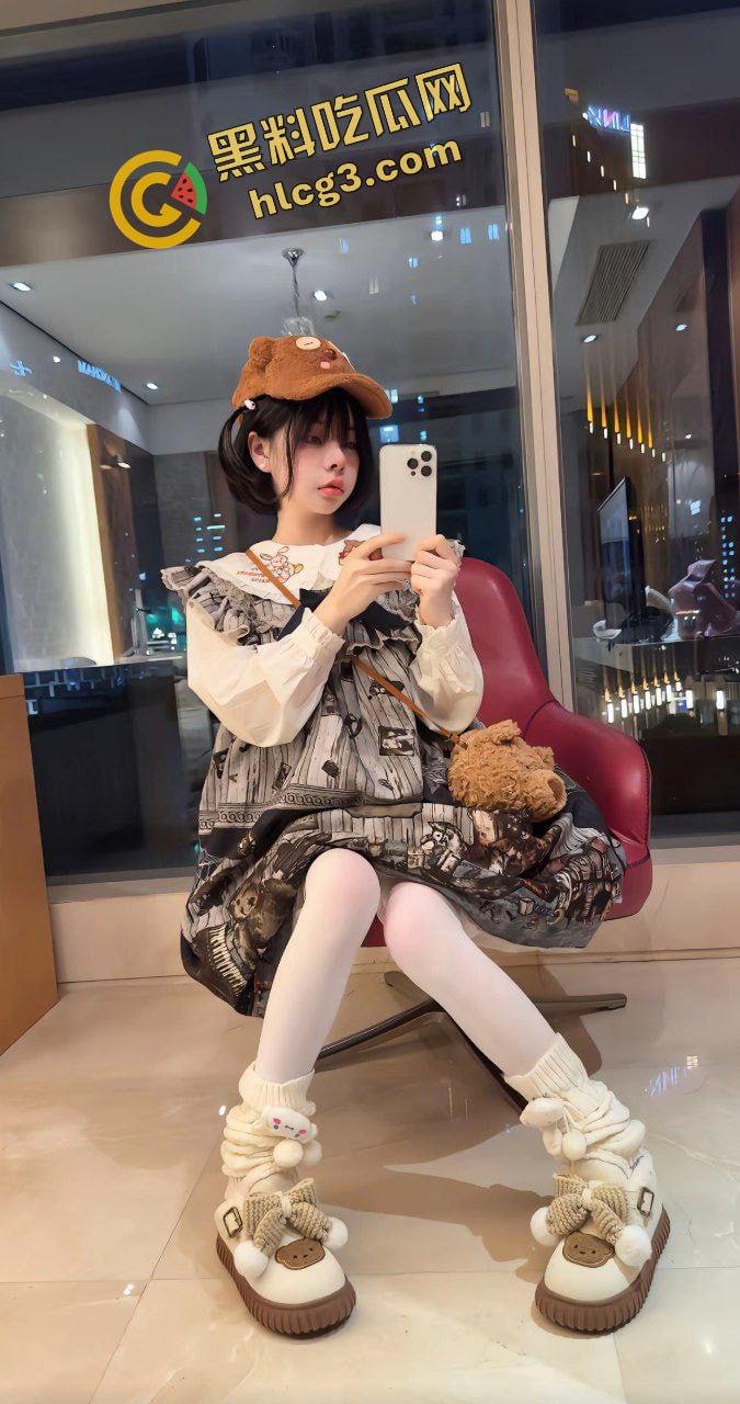 抖音24W粉丝高颜值萝莉网红『金钱钱』双马尾女神 金主高价定制裸露私拍视频流出!-4