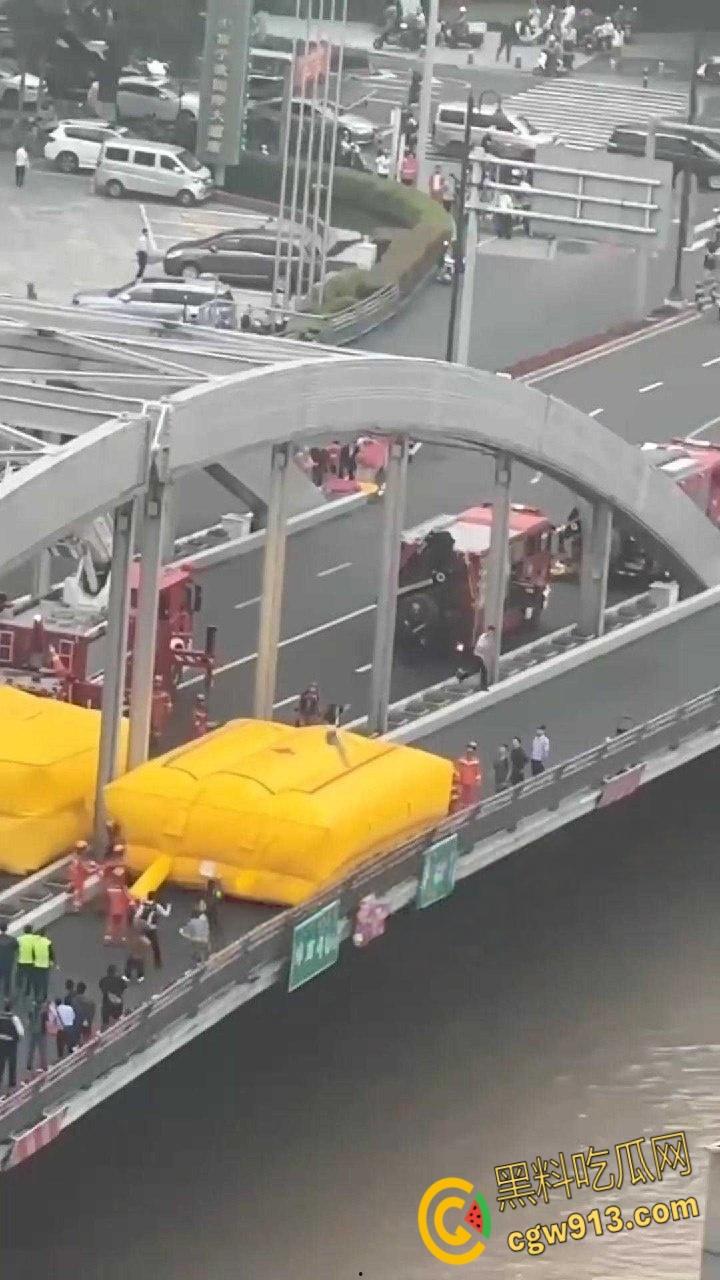 宁波一男子抛妻弃子,净身出户出轨怀孕四月女主播,结果女主播要分手,万念俱灰跳桥 !-7