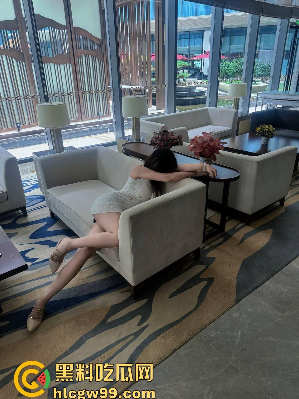 南通极品SM母狗【封封】发情大屁股母狗逼夹毛笔写字,骚气冲天玩弄小穴和屁眼,屁眼小穴玩得骚到冒烟!-3