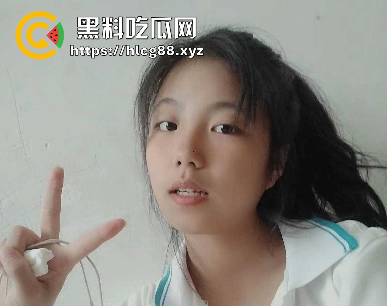 分手就分手 视频你别往外流 湖南信息工程学院学妹【吴雅玮】性爱视频被曝出 浑身都散发着青春气息!-1