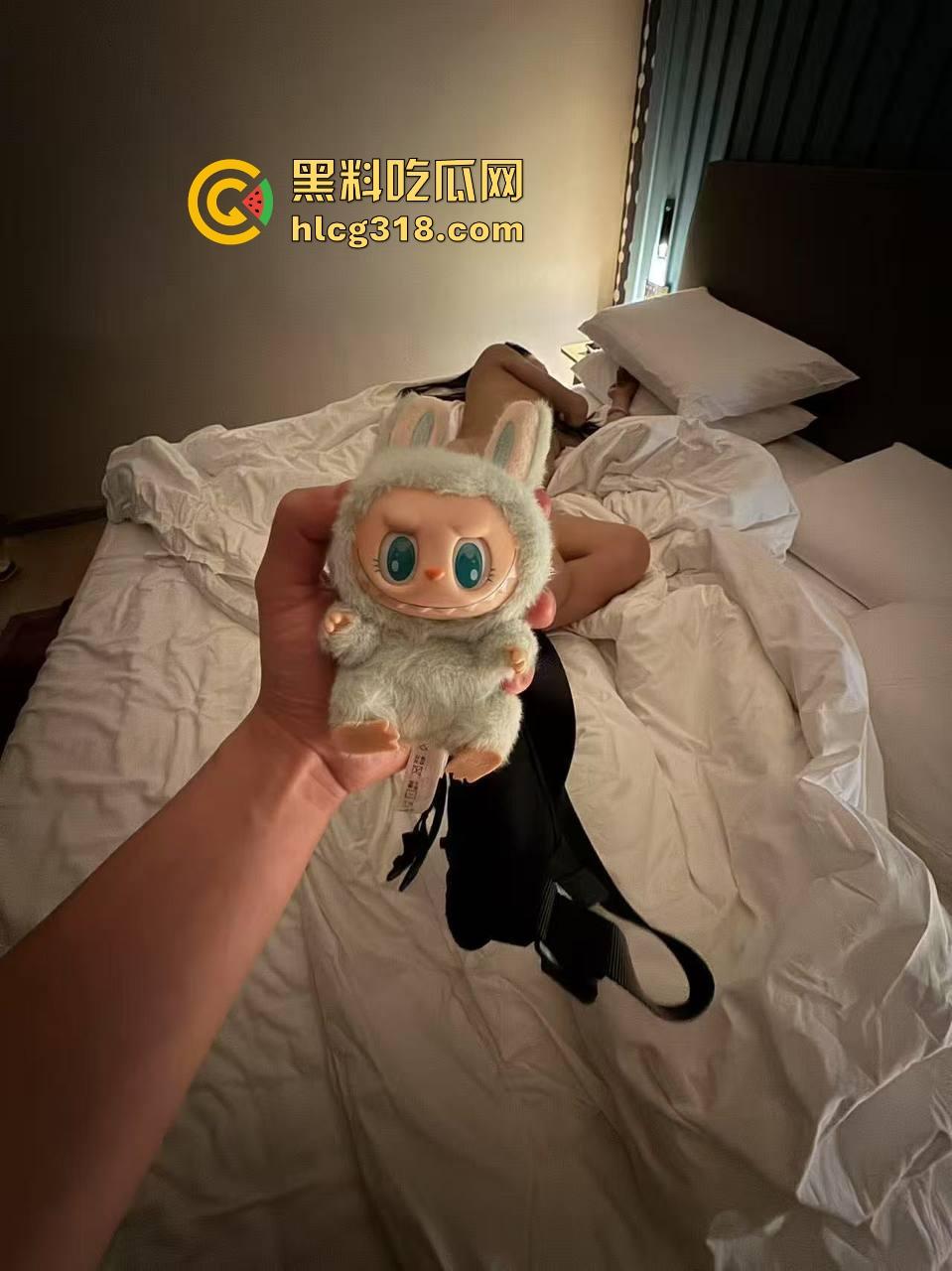 labubu能火是有他的道理的 约炮新神器 一个labubu就能操一个名媛御姐类型 兄弟们要紧跟潮流喔!-2