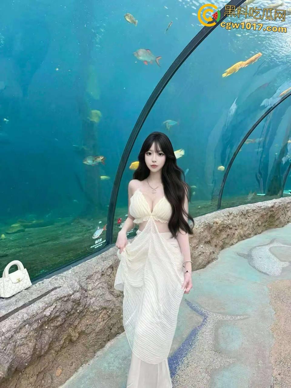 看到姐姐的白丝玉足,饭都不吃了让姐姐帮我口交,把老姐按在桌子上爆操,回到酒店接着口爆颜射!-1