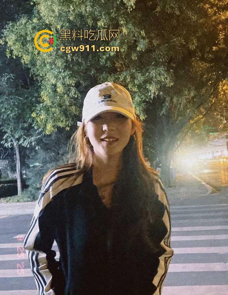 河北科技职院【李依然】颜值超美的女孩,玩的相当淫骚,揉捏大奶秀剃毛小穴,插肛塞自慰,淫水声细碎撩耳!-3