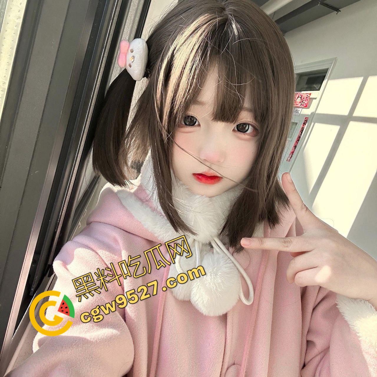 海南师范大学二次元萝莉【林昕艺】被操视频流出!白嫩紧致的白虎穴极具诱惑,萝莉与母狗形象反差让你过足眼瘾-1