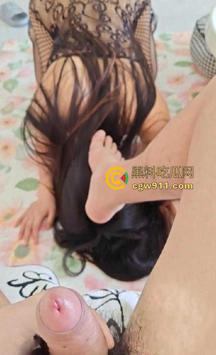 海角乱伦!疯狂调教骚逼嫂子,穿上开档黑丝玩捆绑调教,强绑口塞失禁放尿,被小叔子暴操内射!-8