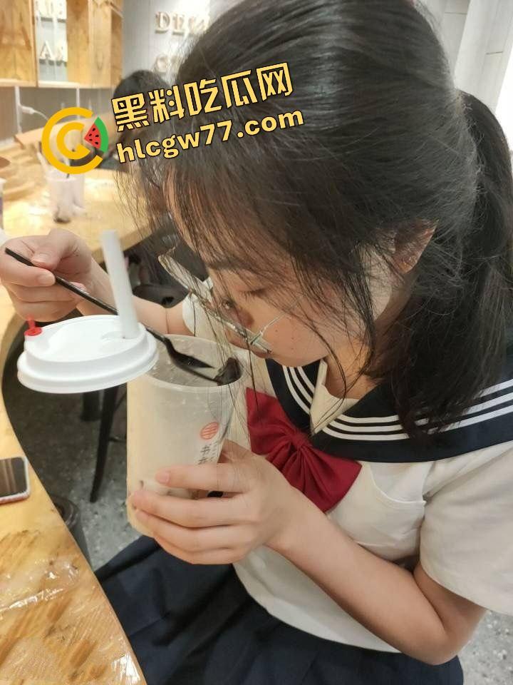 四川学院女辅导员【岳敏】政法高材生堕落成金主肉玩具，穿黑丝被后入爆干，肥臀摇到床都响！-4