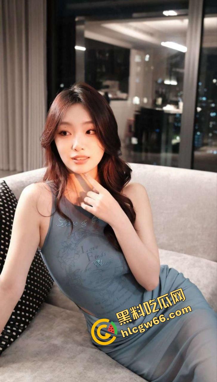 湖南大学清纯女【王丽】被操成狗，男友暴力口交多姿势爆操，小穴夹得死死，贱叫声听了就想操！-2