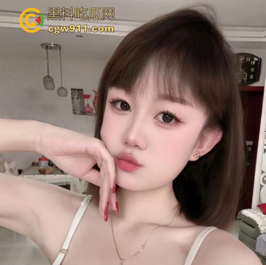 海南大学清纯女大【高思颖】私密视频曝光,白虎小穴嫩得出水,大屌后入猛插淫水四溢,看得人硬邦邦的!-1