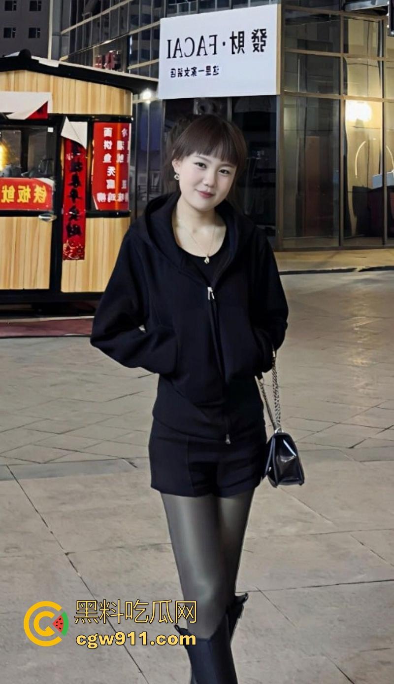 海南大学清纯女大【高思颖】私密视频曝光,白虎小穴嫩得出水,大屌后入猛插淫水四溢,看得人硬邦邦的!-4