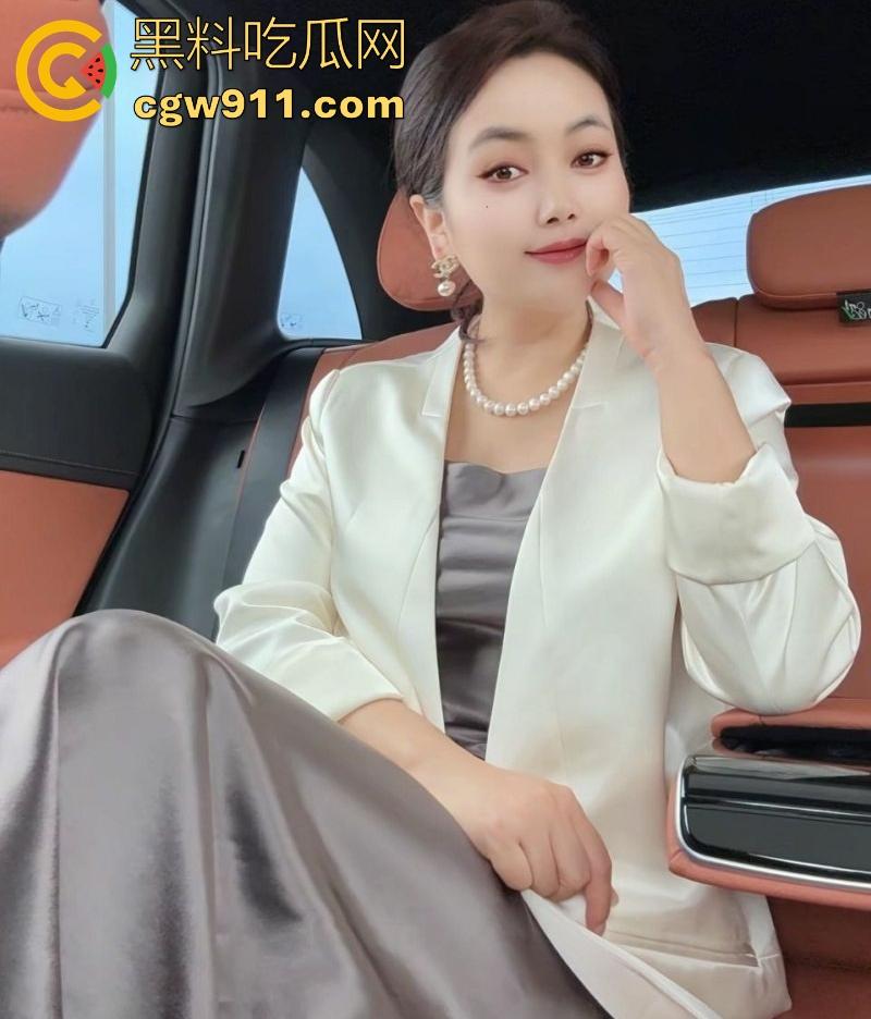 40岁上市公司高管微胖熟女约炮榨精,风韵犹存少妇包养小白脸,被各种姿势爆操,高潮不断浪叫连连!-2