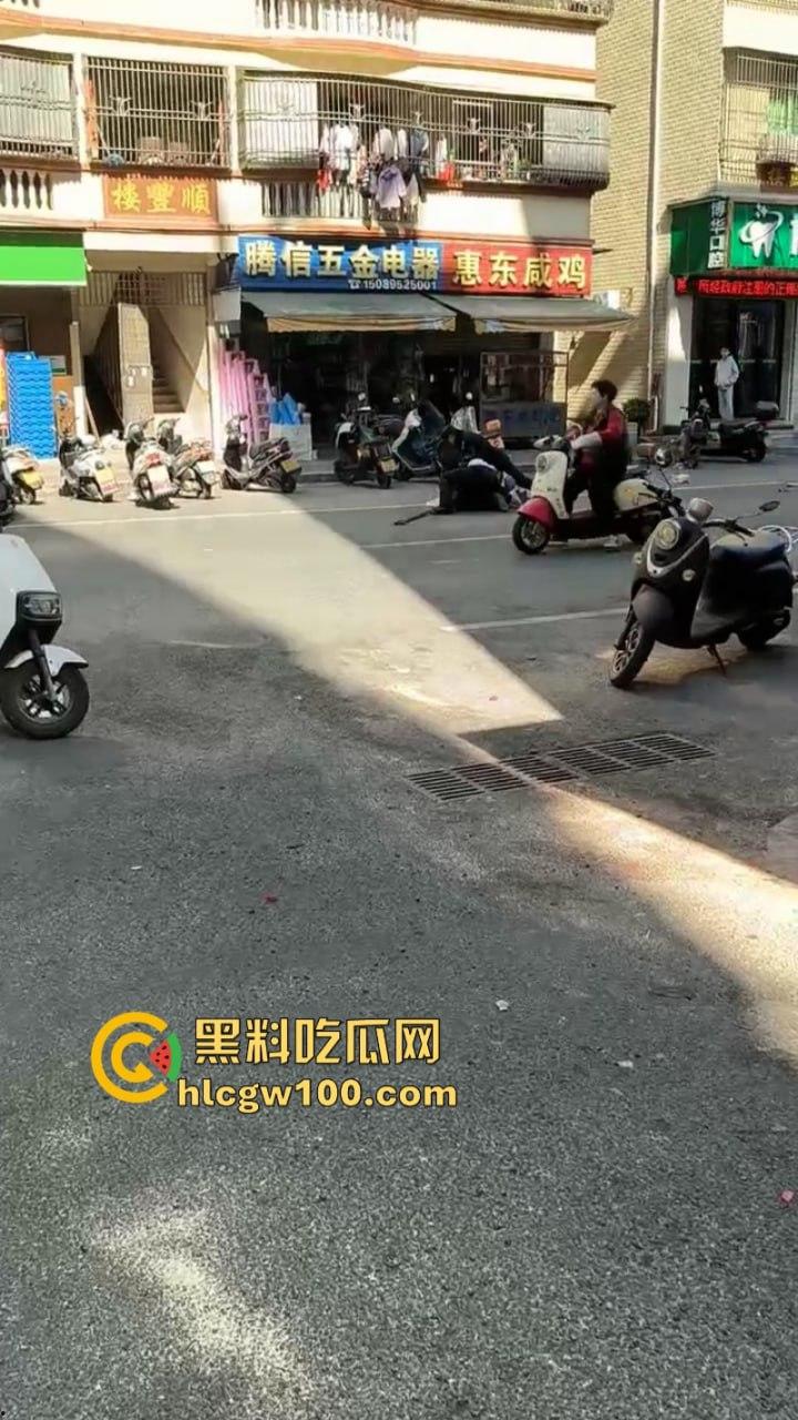 大爷不语只想砍人 汕尾市海丰县单身老头当街挥刀泄愤吓坏路人  疑似故意混牢饭？-10