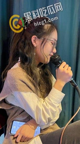 武汉大学新生 阳洋 被学长爆操调教还将视频放到外网卖钱!外表看似清纯 实则内心淫荡无比-1