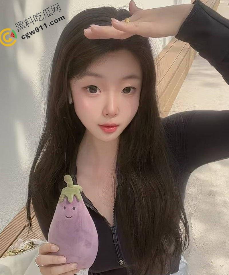 南京大学极品馒头穴JK妹【胡芸泮】泄密:花臂哥3000一夜,操到她高潮连连,淫叫不断,勾魂骨髓-1