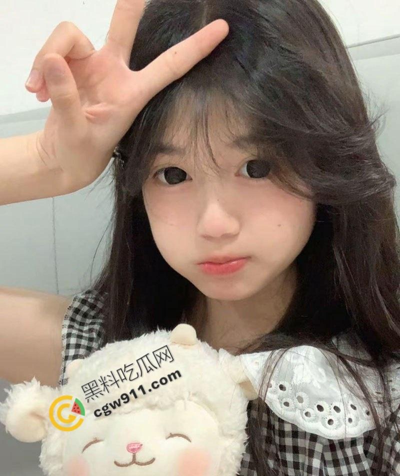 南京大学极品馒头穴JK妹【胡芸泮】泄密:花臂哥3000一夜,操到她高潮连连,淫叫不断,勾魂骨髓-4