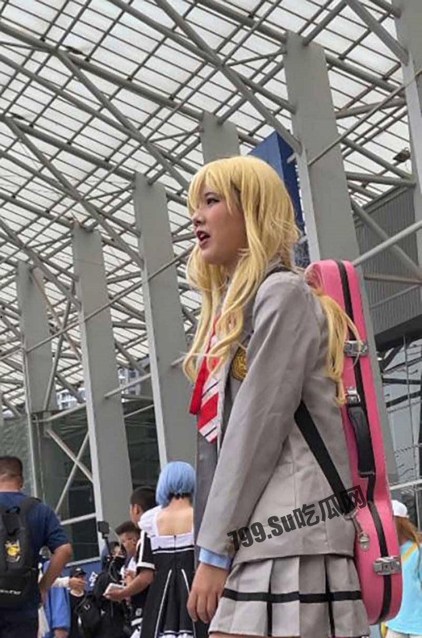 重磅热瓜!B 站知名百万粉丝 UP 主【落九川】逛漫展被偷拍裙底-4