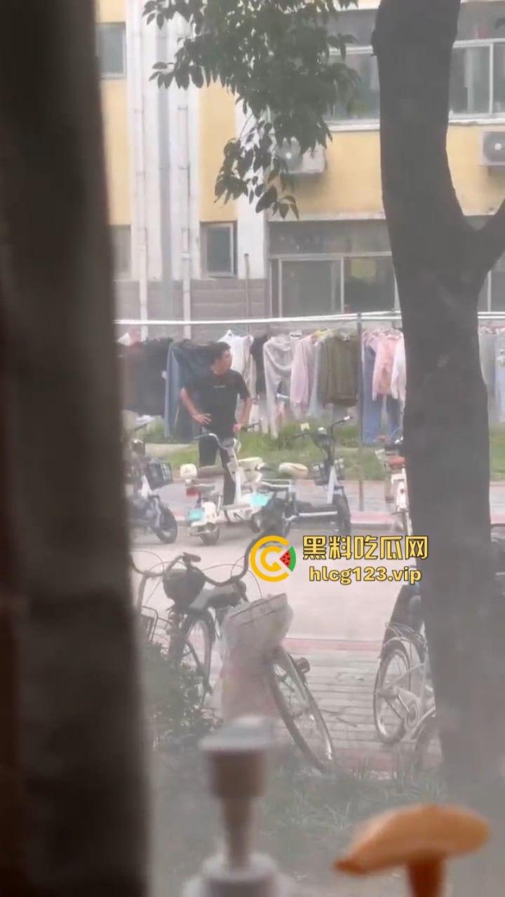 口味真重【河南师范大学】惊现变态色情狂 专偷女生内衣 监控曝光猥琐全过程-2