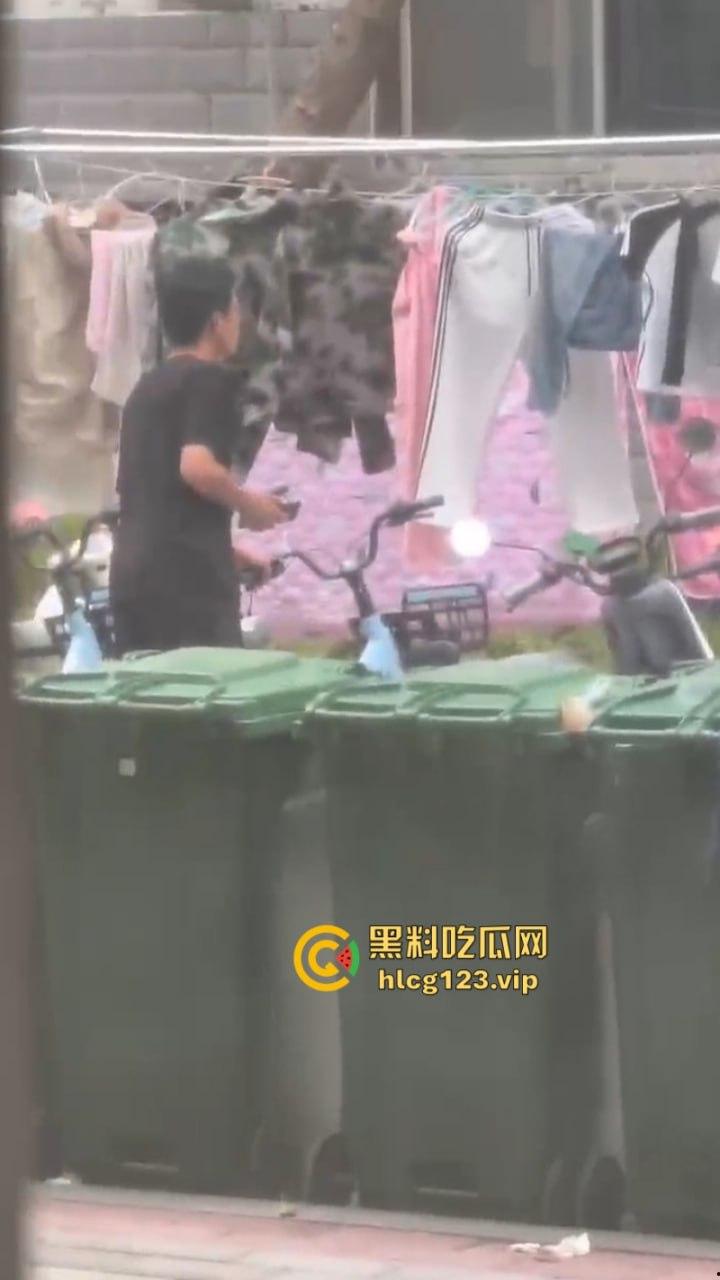 口味真重【河南师范大学】惊现变态色情狂 专偷女生内衣 监控曝光猥琐全过程-4