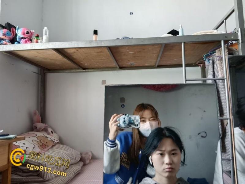 山西清纯女大学生【马莹冰】,为了买新款苹果手机,甘愿在网上裸贷,逾期被曝光自慰裸照 !-3