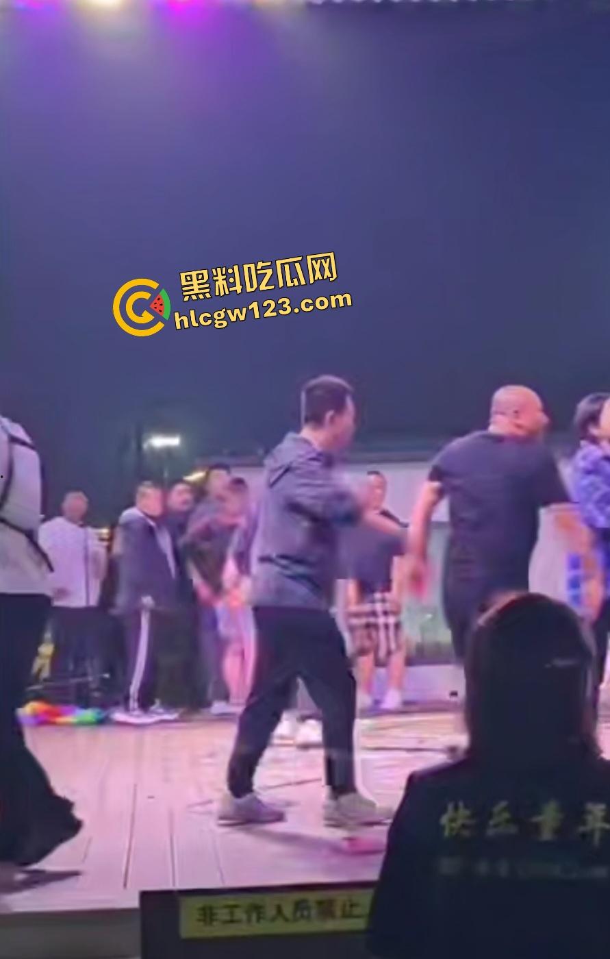 舞台上惊天黑料老婆被猥亵,妻子还抱老公让几人打成猪头,事后老公查出老婆出轨!-3
