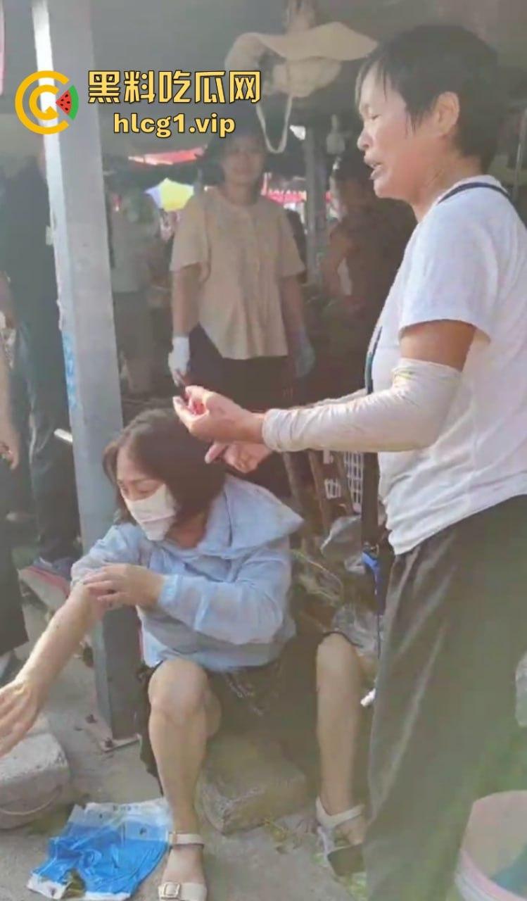 女子为在商贩摊上多吃几颗阳光玫瑰 竟拿剪刀捅人!-6