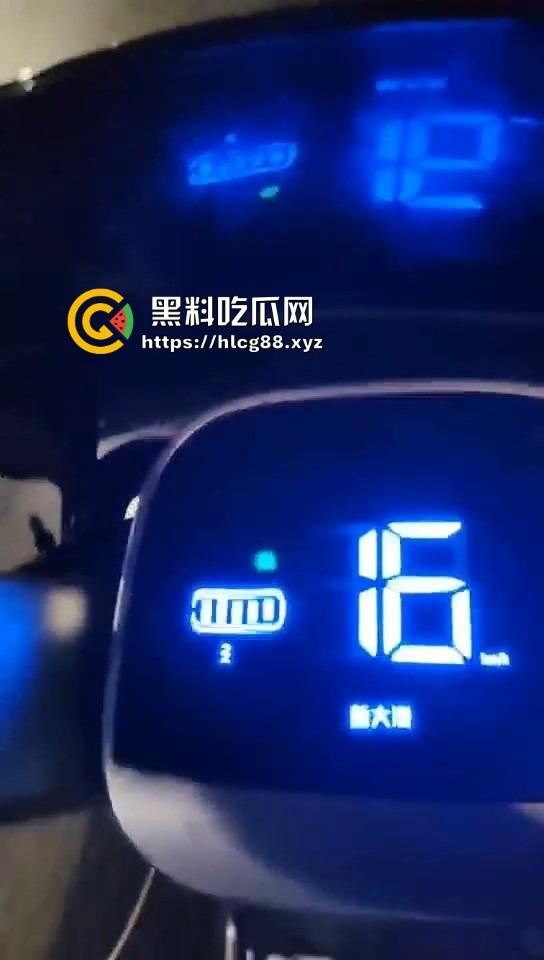 16迈雅迪追不上醉酒的燕子,运动内衣骑单车奶子乱甩,电车狼精神硬得值个赞!-4