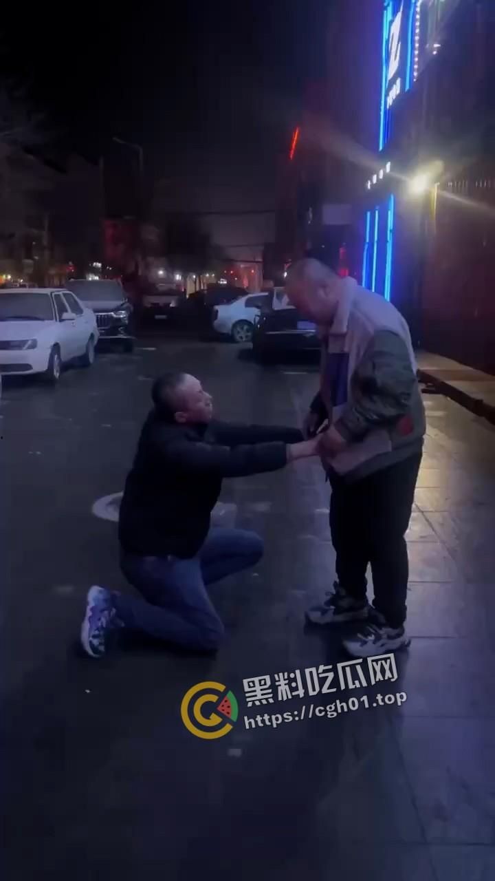 肉麻滚烫!男同表白现场 当街热吻 毫不羞耻的一对胖熊 这个世界已经没有在乎的人了吗-3