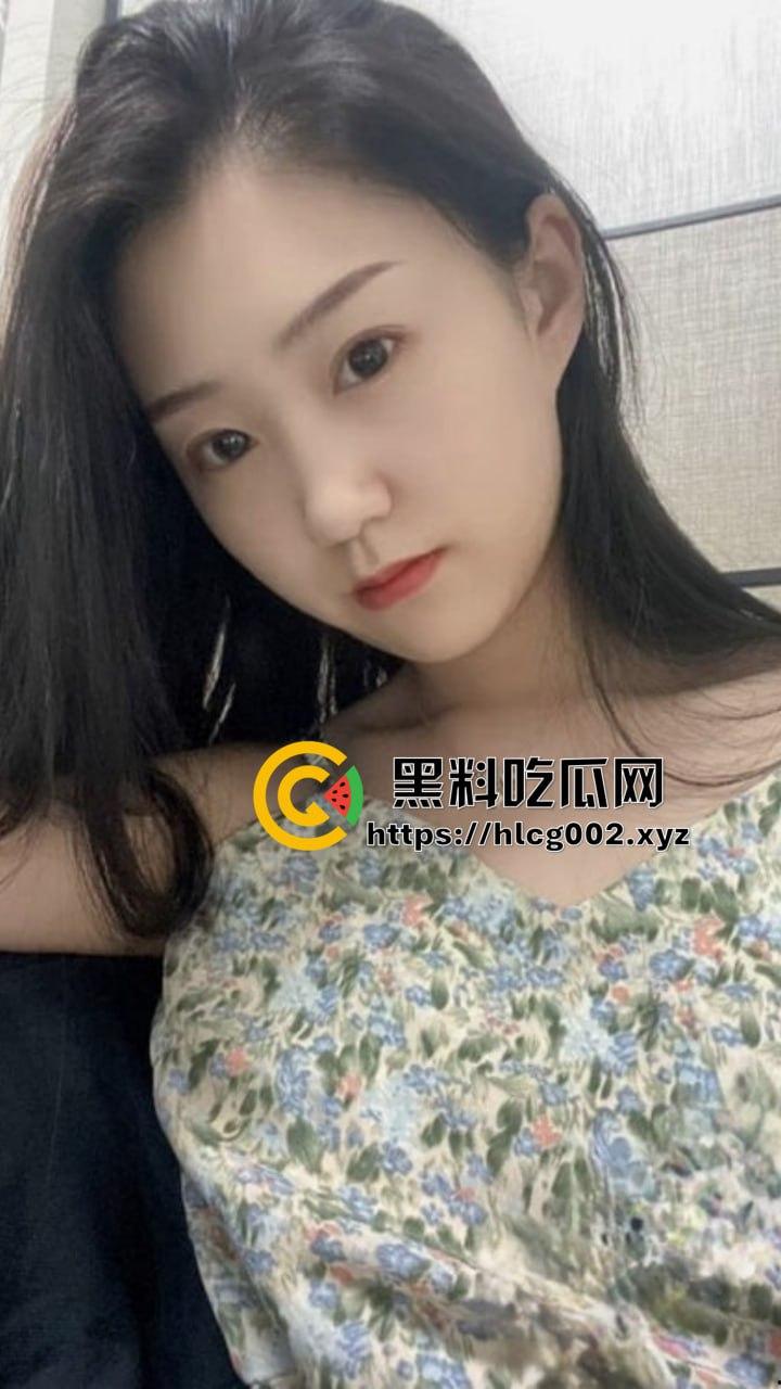 广东30岁极品性瘾骚妇欣欣背着丈夫勾引领导带回家无套啪啪!骚话不断 领导直接被榨干!-1