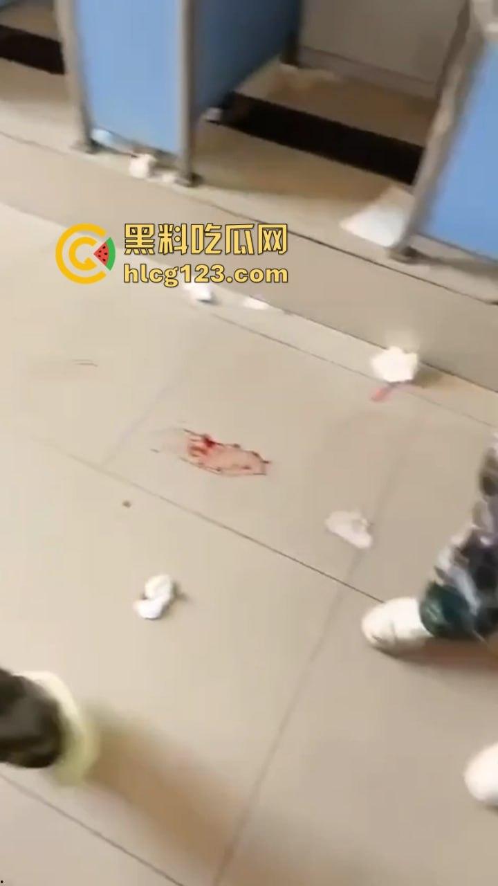 血腥慎入！令人发指在校女大学生突然在公厕临盆生孩子 又弃之不管！-7